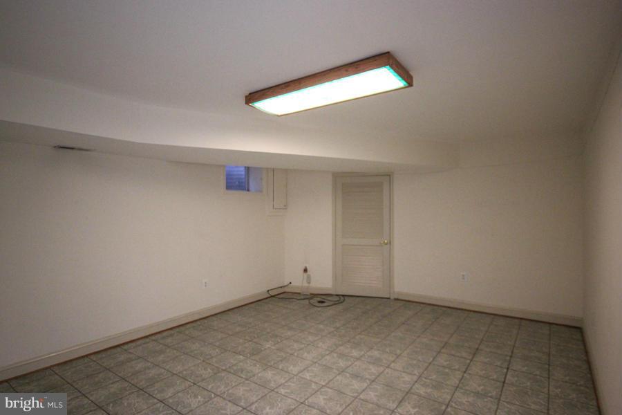 11427 Hook Road Reston, VA 20190 - Photo 17 of 24 Interior (General)