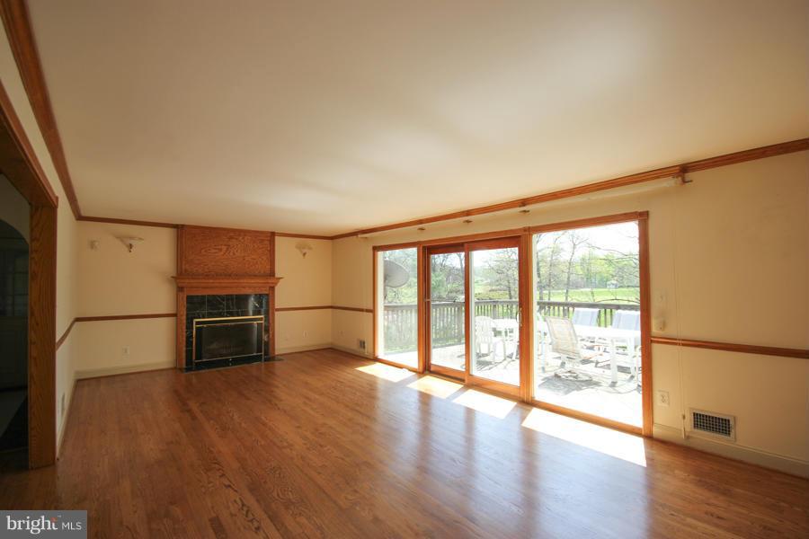 11427 Hook Road Reston, VA 20190 - Photo 3 of 24 Interior (General)