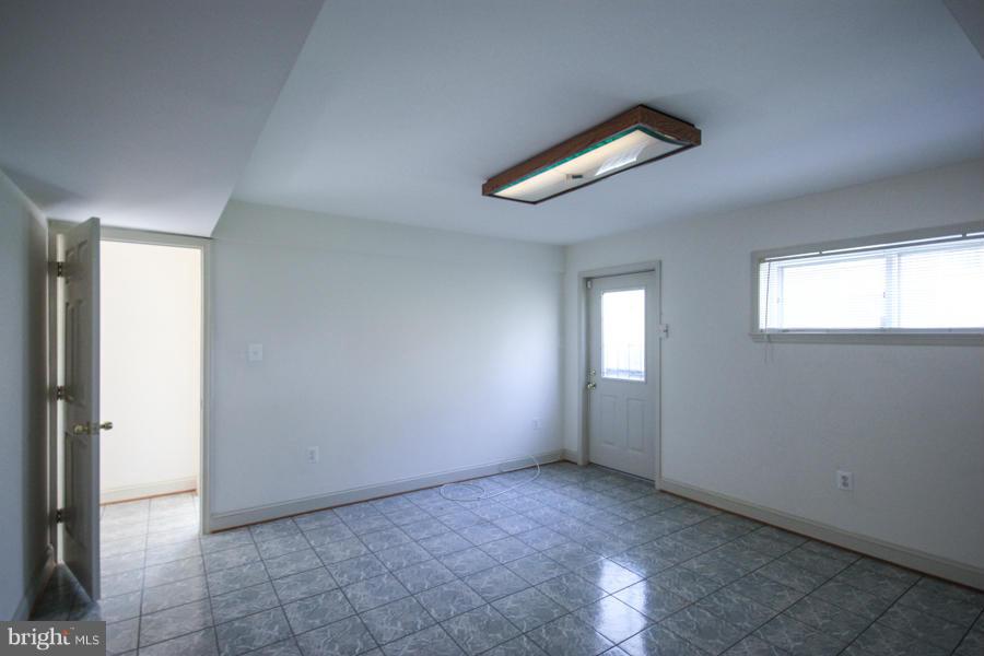 11427 Hook Road Reston, VA 20190 - Photo 22 of 24 Interior (General)