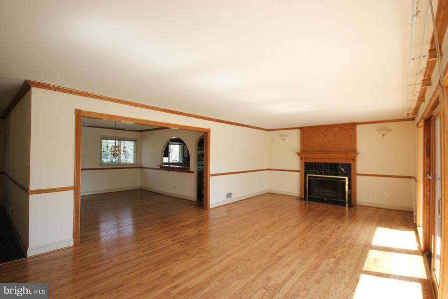 11427 Hook Road Reston, VA 20190 - Photo 4 of 24 Interior (General)