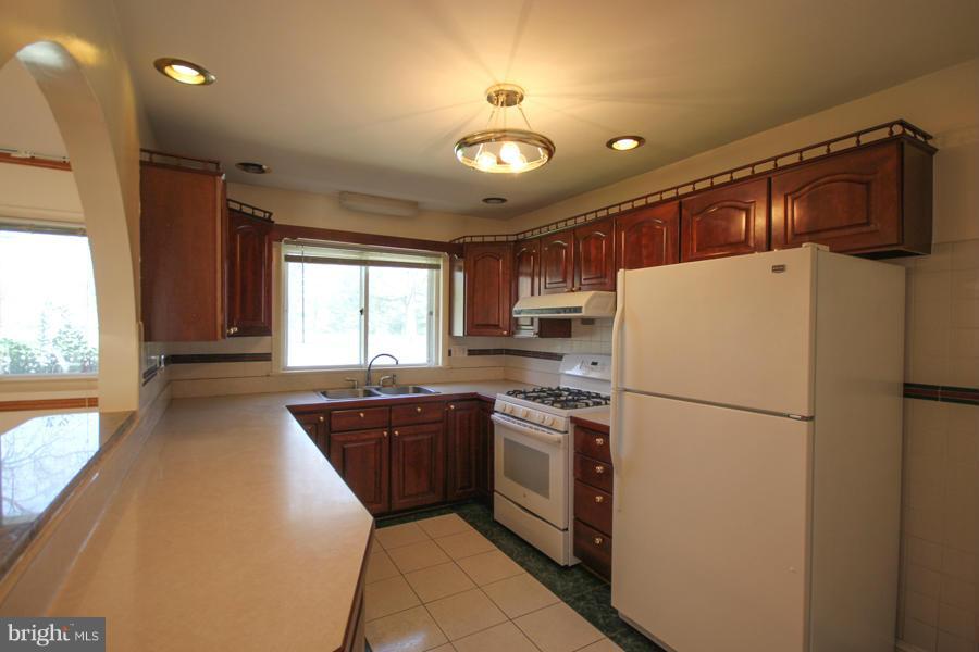 11427 Hook Road Reston, VA 20190 - Photo 6 of 24 Interior (General)