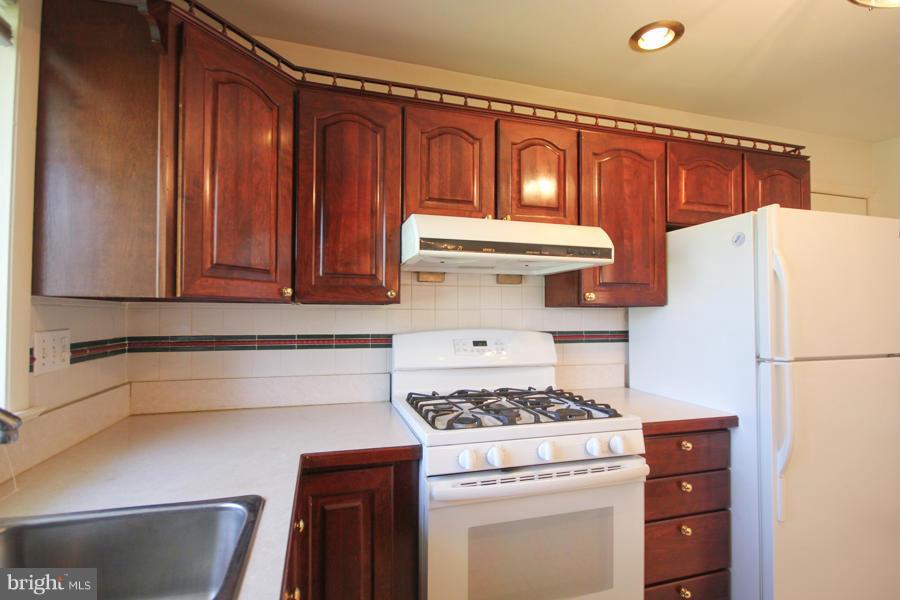 11427 Hook Road Reston, VA 20190 - Photo 7 of 24 Interior (General)