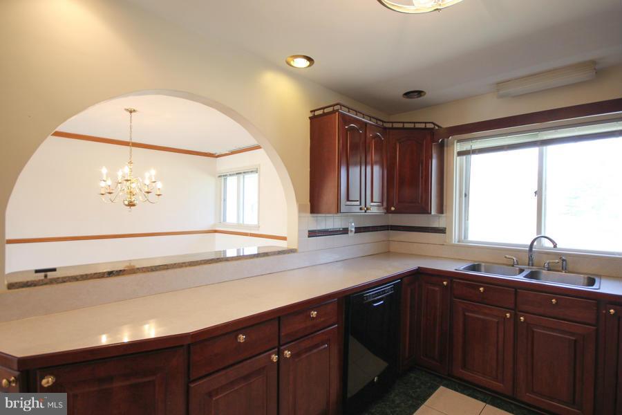 11427 Hook Road Reston, VA 20190 - Photo 8 of 24 Interior (General)