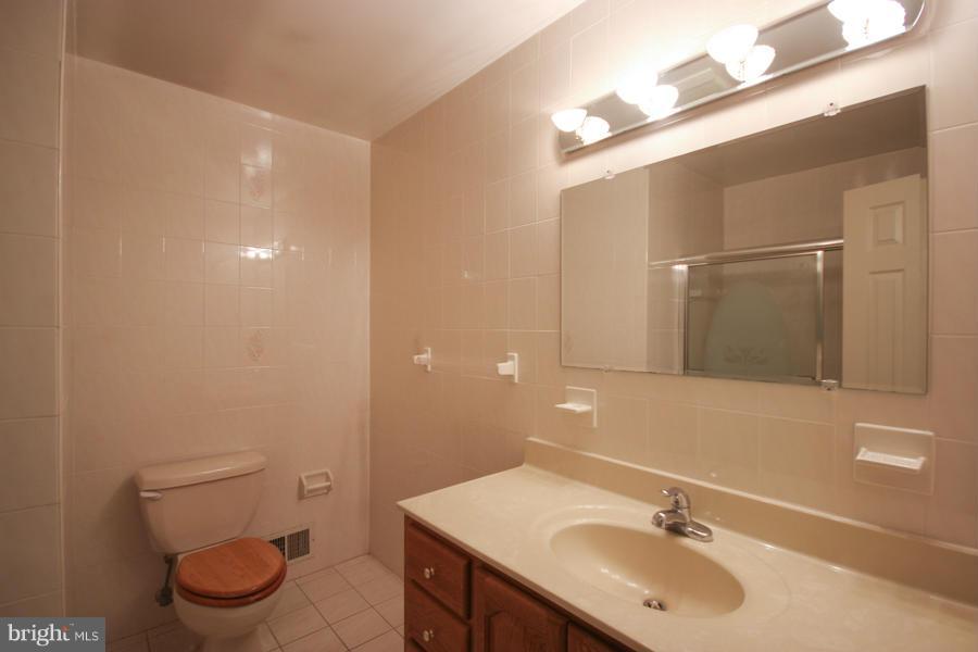 11427 Hook Road Reston, VA 20190 - Photo 9 of 24 Interior (General)