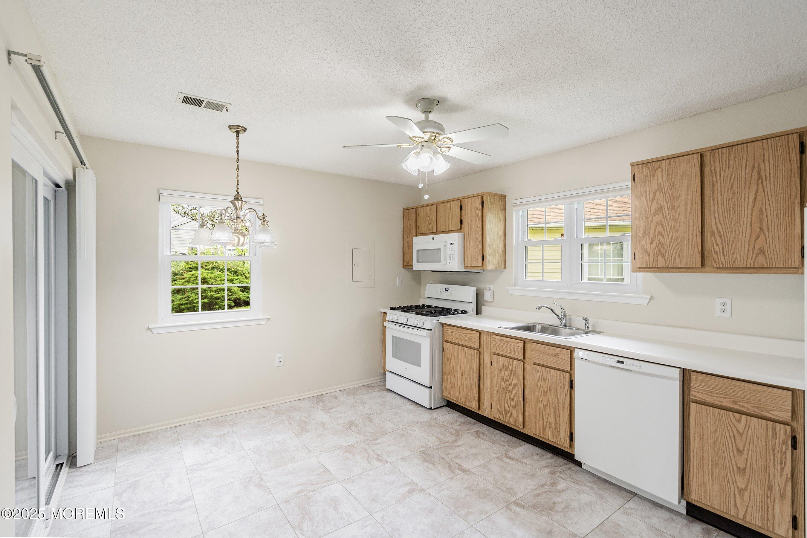 23 Datchet Close, Unit 1000 Freehold, NJ 07728 - Photo 7 of 28 06-Kitchen 1A