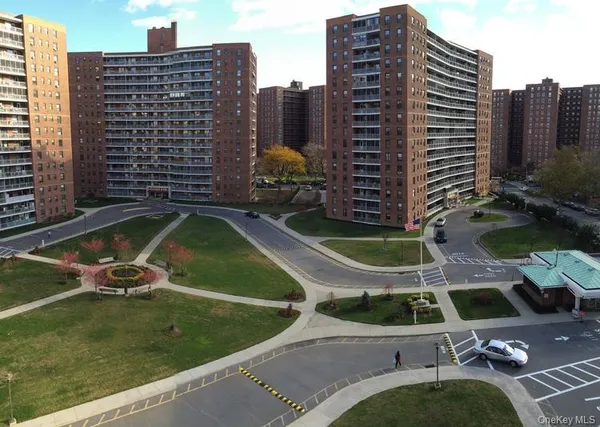 $4,000 | 61-55 98th Street, Unit 14J | Rego Park