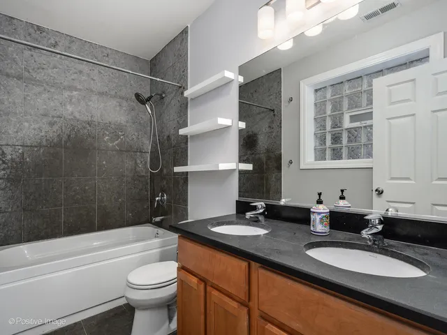 $425,000 | 1533 North Campbell Avenue, Unit 2, Chicago, IL 60622