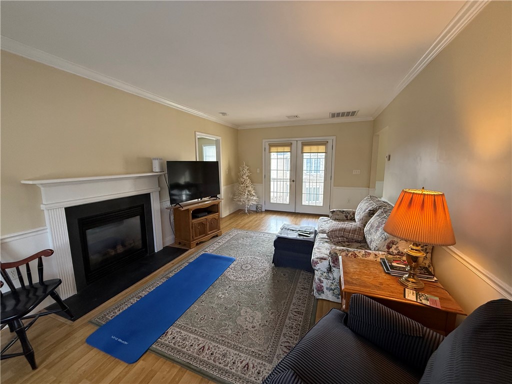 70 Turner Street, Unit E6 Warwick, RI 02886 - Photo 19 of 22 Living Room