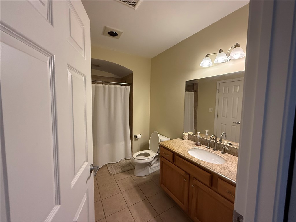 70 Turner Street, Unit E6 Warwick, RI 02886 - Photo 21 of 22 Primary Bathroom