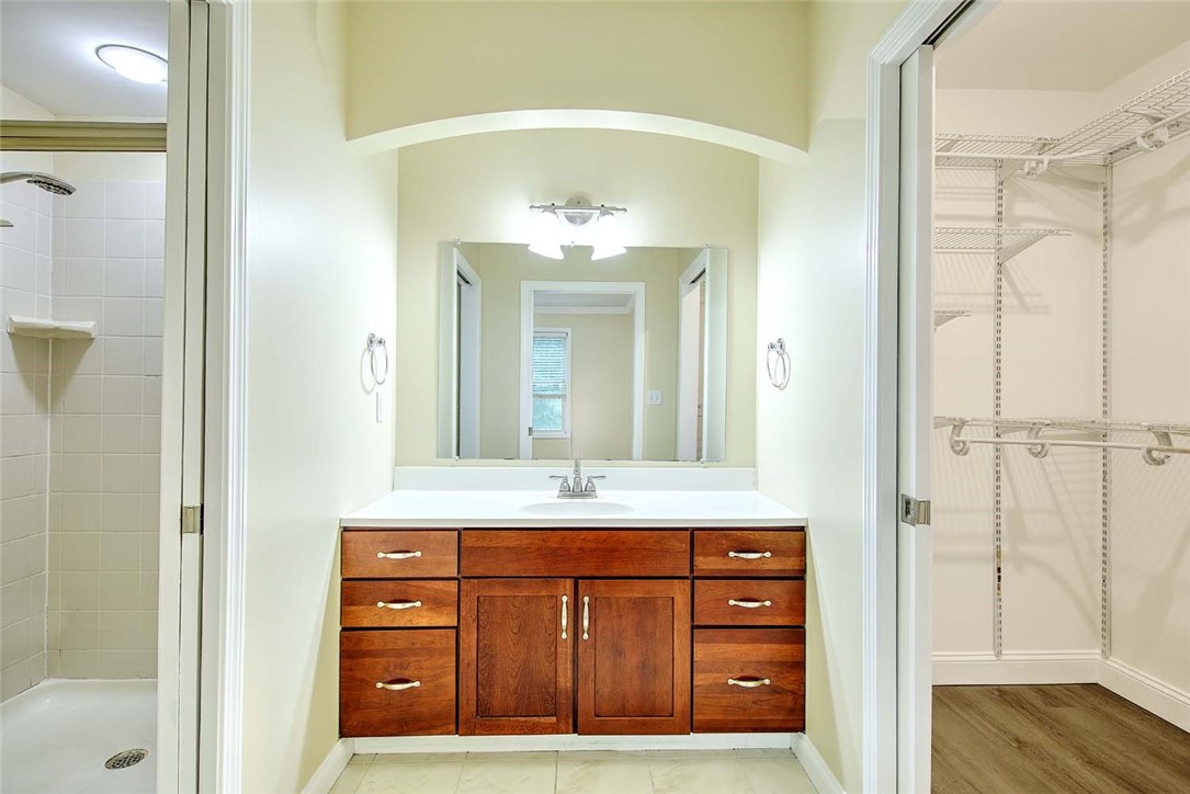 70 Turner Street, Unit E6 Warwick, RI 02886 - Photo 8 of 22 Photo of different unit in the complex.