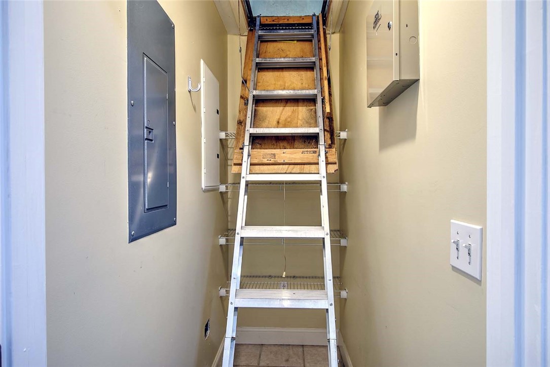 70 Turner Street, Unit E6 Warwick, RI 02886 - Photo 10 of 22 Photo of different unit in the complex.