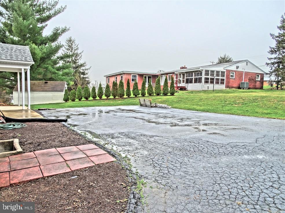33 Old Mill Road Ephrata, PA 17522 - Photo 3 of 26 Gallery Image 3