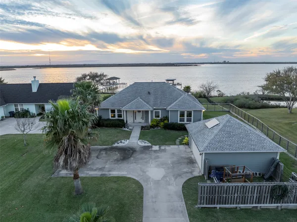 an aerial view of a house having yard