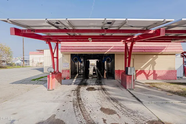 a view of entryway front of house
