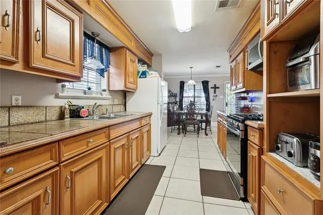 $259,900 | 7030 Lake Barrington Drive, New Orleans, LA 70128