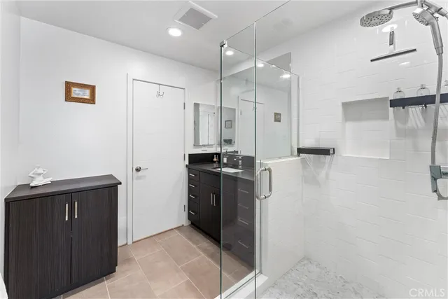 $770,000 | 206 Alamo Court, Long Beach, CA 90802