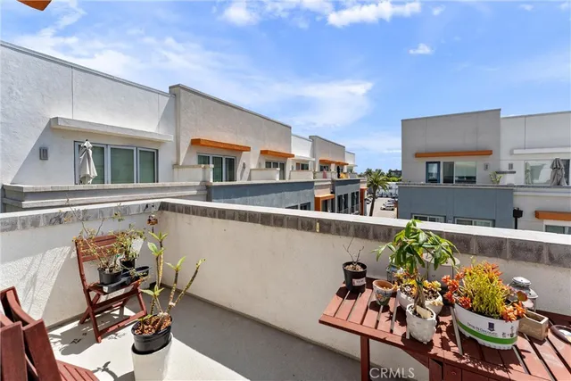 $770,000 | 206 Alamo Court, Long Beach, CA 90802