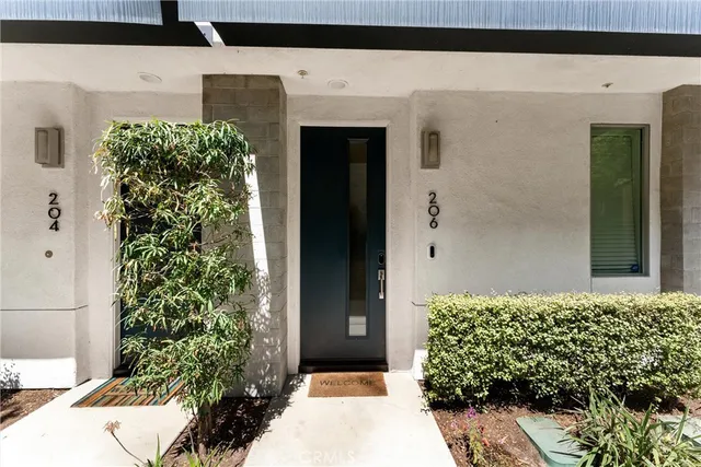 $770,000 | 206 Alamo Court, Long Beach, CA 90802