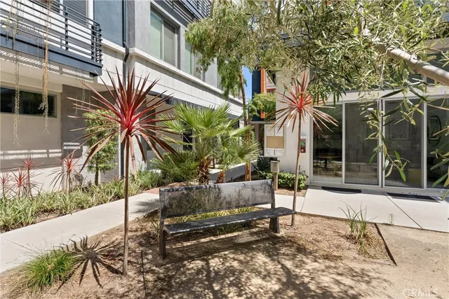 $770,000 | 206 Alamo Court, Long Beach, CA 90802