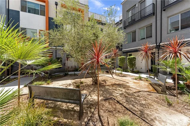 $770,000 | 206 Alamo Court, Long Beach, CA 90802