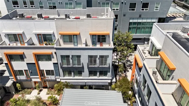 $770,000 | 206 Alamo Court, Long Beach, CA 90802