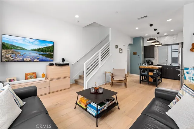 $770,000 | 206 Alamo Court, Long Beach, CA 90802