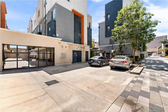 $770,000 | 206 Alamo Court, Long Beach, CA 90802