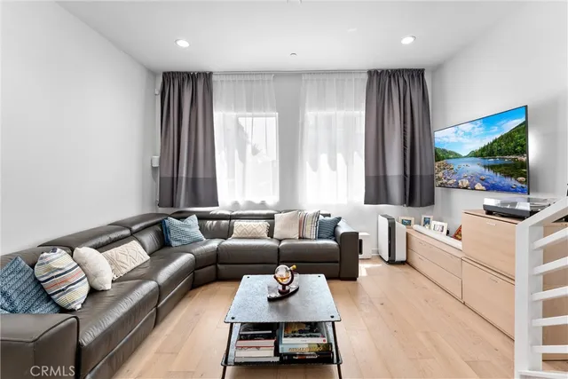 $770,000 | 206 Alamo Court, Long Beach, CA 90802