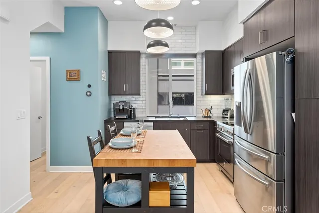 $770,000 | 206 Alamo Court, Long Beach, CA 90802