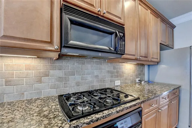 a view of an empty room with a ceiling fan