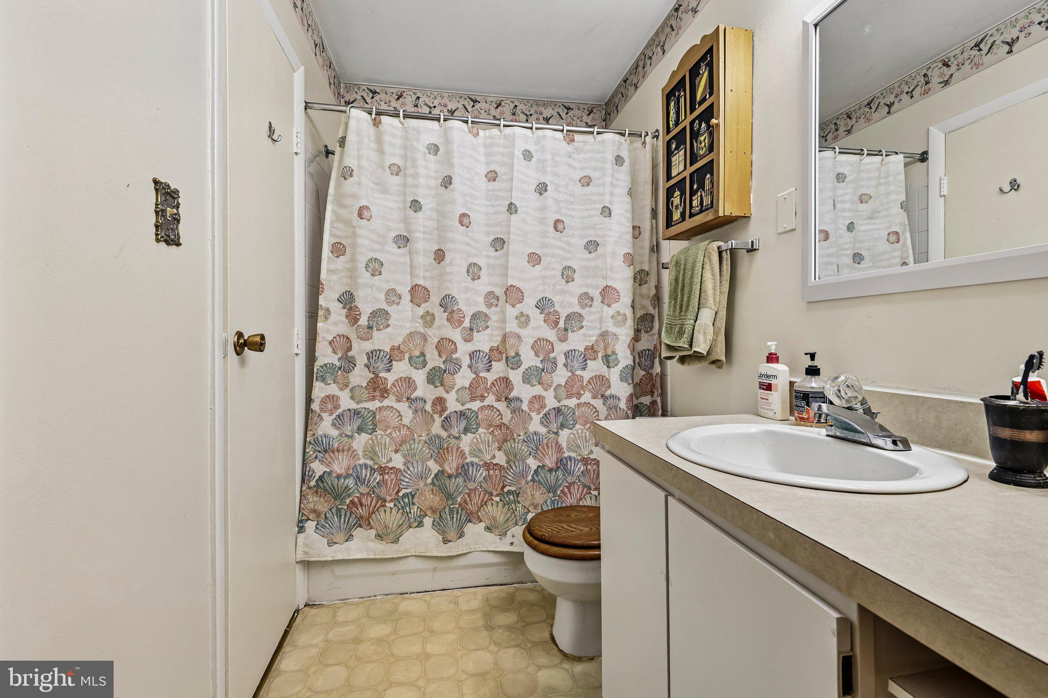5765 Rexford Court, Unit E Springfield, VA 22152 - Photo 16 of 26 Gallery Image 16