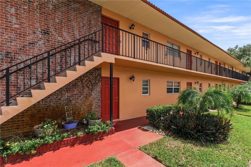 1979 Southwest Palm City Road, Unit A Stuart, FL 34994 - Photo 4 of 45 Gallery Image 4