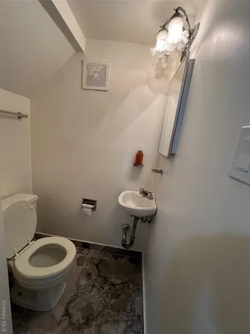 $4,000 | 61-19 232nd Street | Oakland Gardens