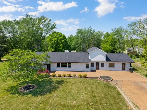 $460,000 | 1503 5th Avenue West, Springfield, TN 37172