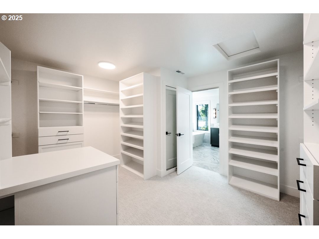 2112 Ridgewood Road Lake Oswego, OR 97034 - Photo 17 of 29 Gallery Image 17