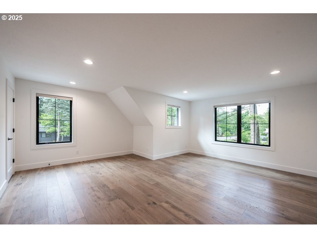 2112 Ridgewood Road Lake Oswego, OR 97034 - Photo 19 of 29 Gallery Image 19
