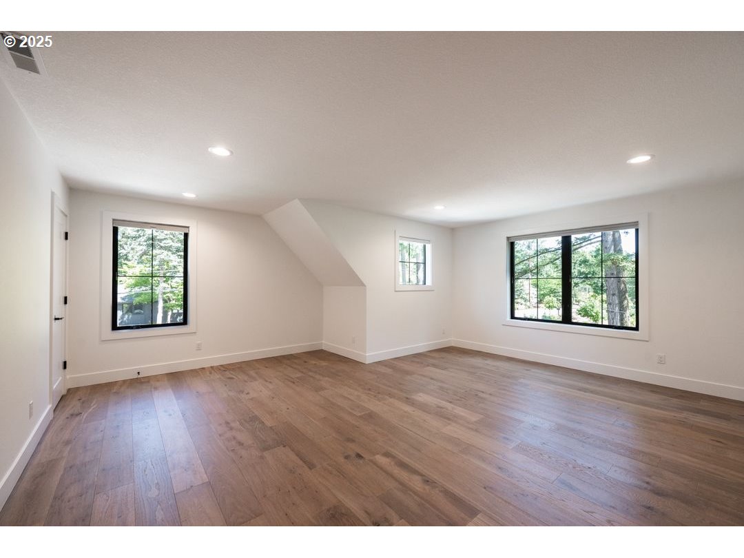 2112 Ridgewood Road Lake Oswego, OR 97034 - Photo 20 of 29 Gallery Image 20