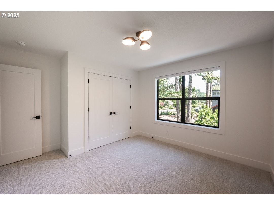 2112 Ridgewood Road Lake Oswego, OR 97034 - Photo 21 of 29 Gallery Image 21