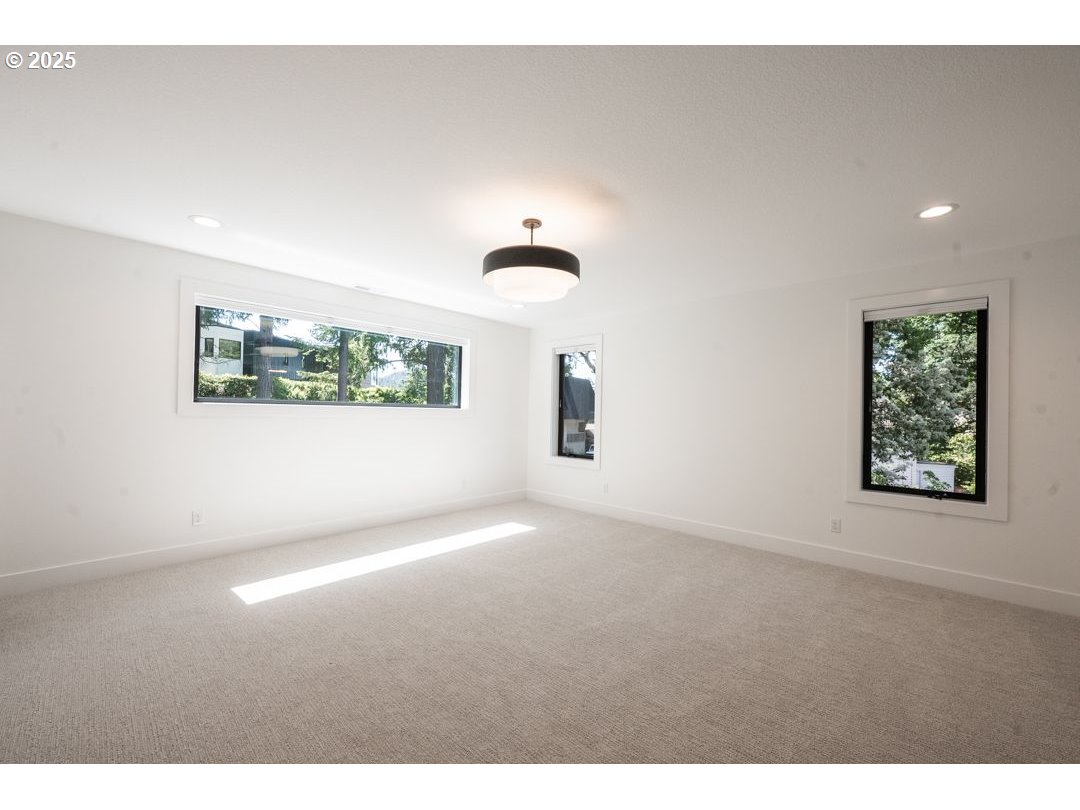 2112 Ridgewood Road Lake Oswego, OR 97034 - Photo 25 of 29 Gallery Image 25