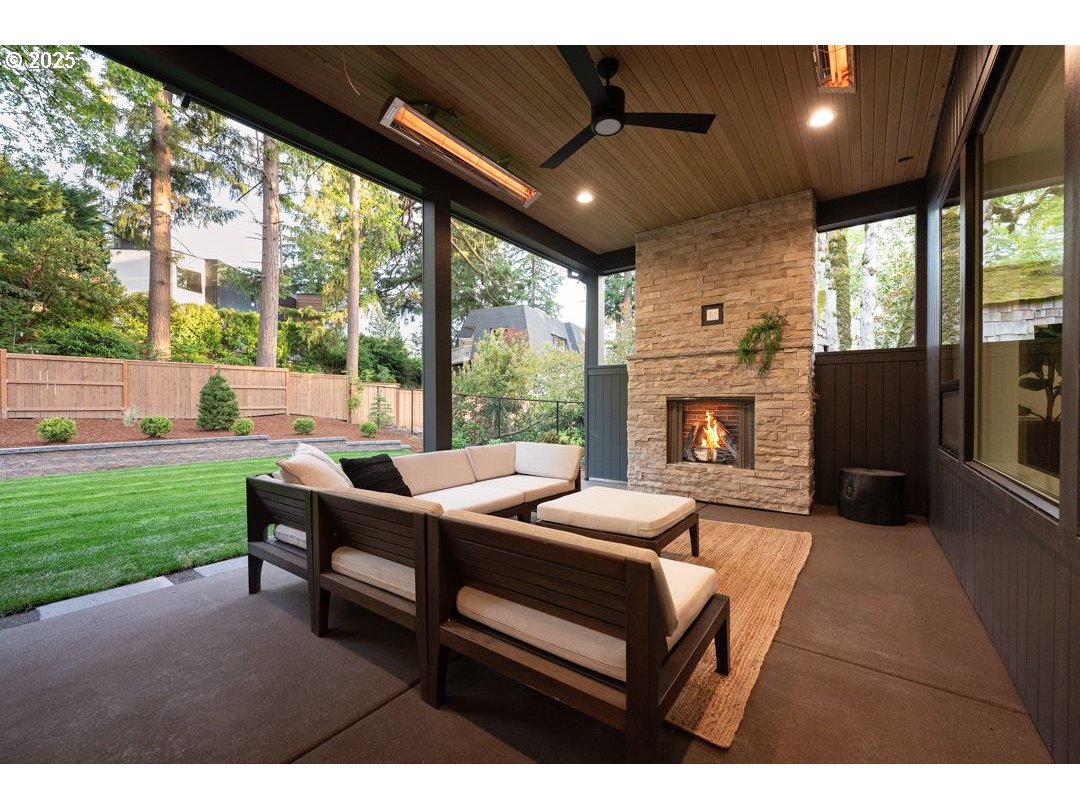 2112 Ridgewood Road Lake Oswego, OR 97034 - Photo 26 of 29 Gallery Image 26