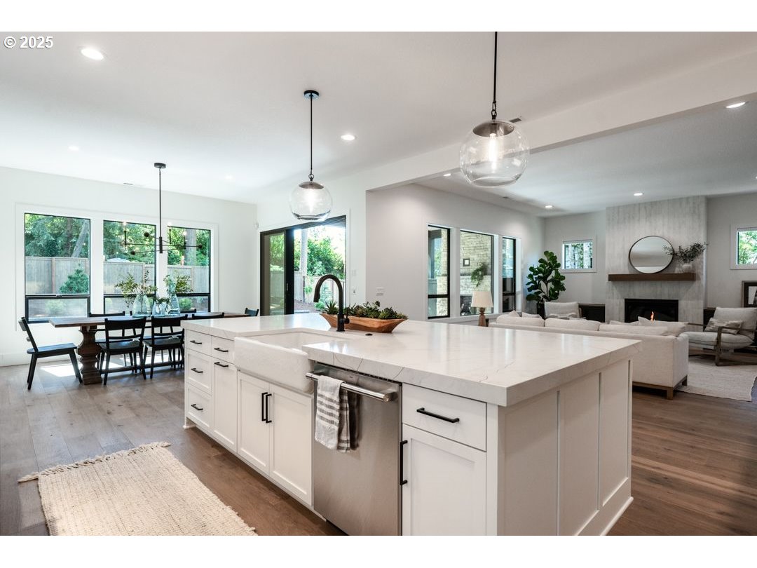 2112 Ridgewood Road Lake Oswego, OR 97034 - Photo 10 of 29 Gallery Image 10
