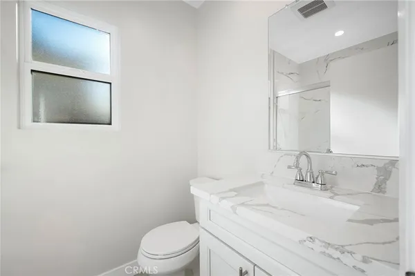 $2,250 | 417 Riverdale Drive, Unit 415C, Glendale, CA 91204