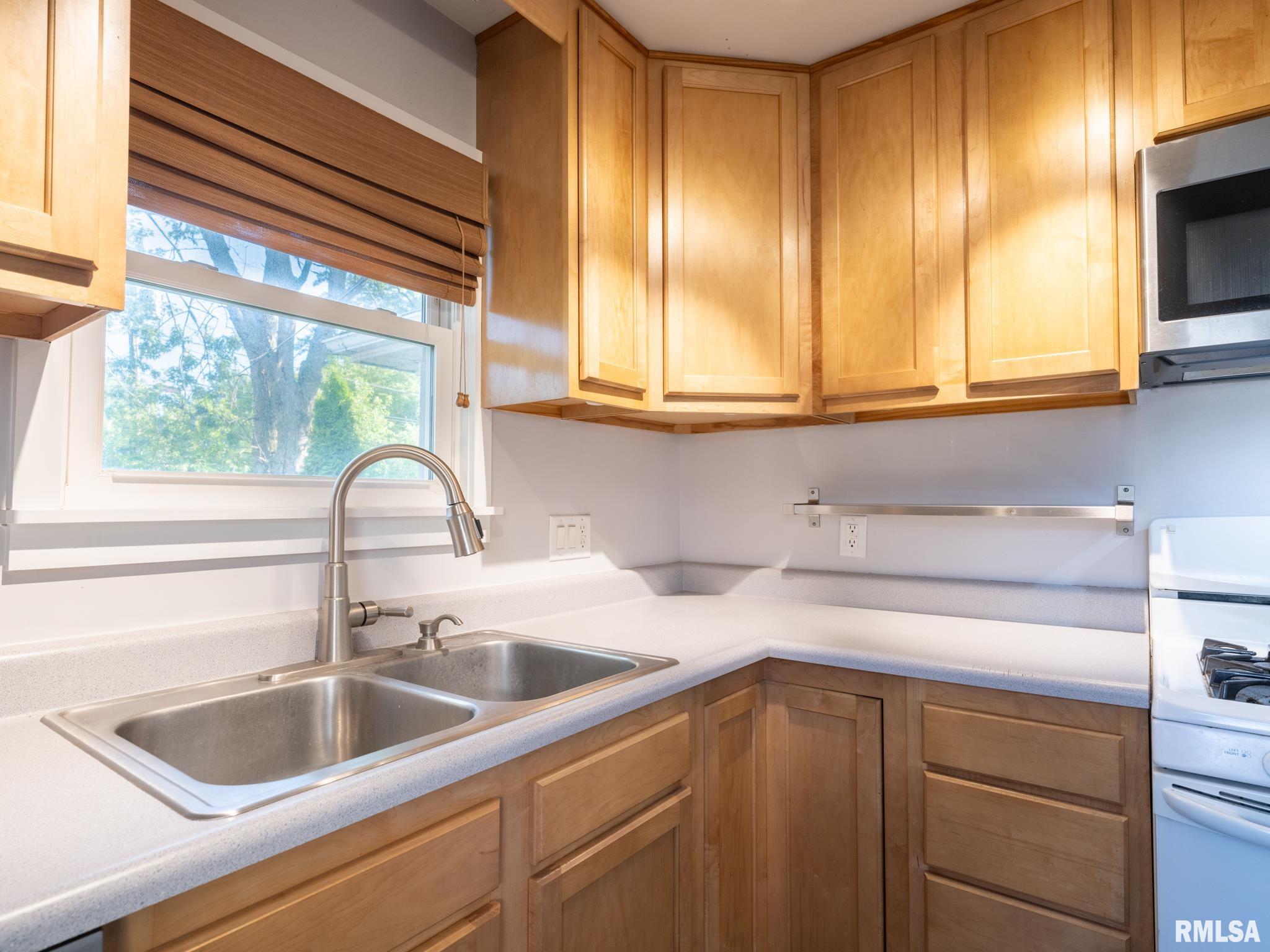 914 West Ridge Road Peoria, IL 61614 - Photo 11 of 34 Gallery Image 11