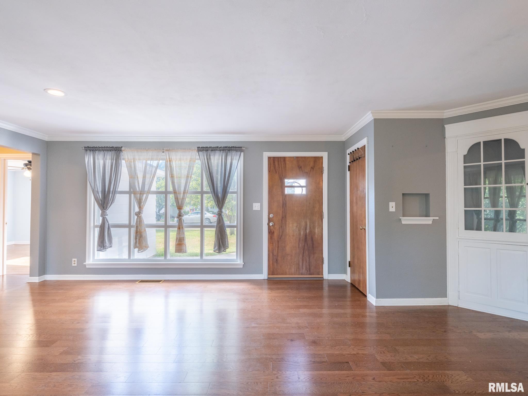 914 West Ridge Road Peoria, IL 61614 - Photo 3 of 34 Gallery Image 3