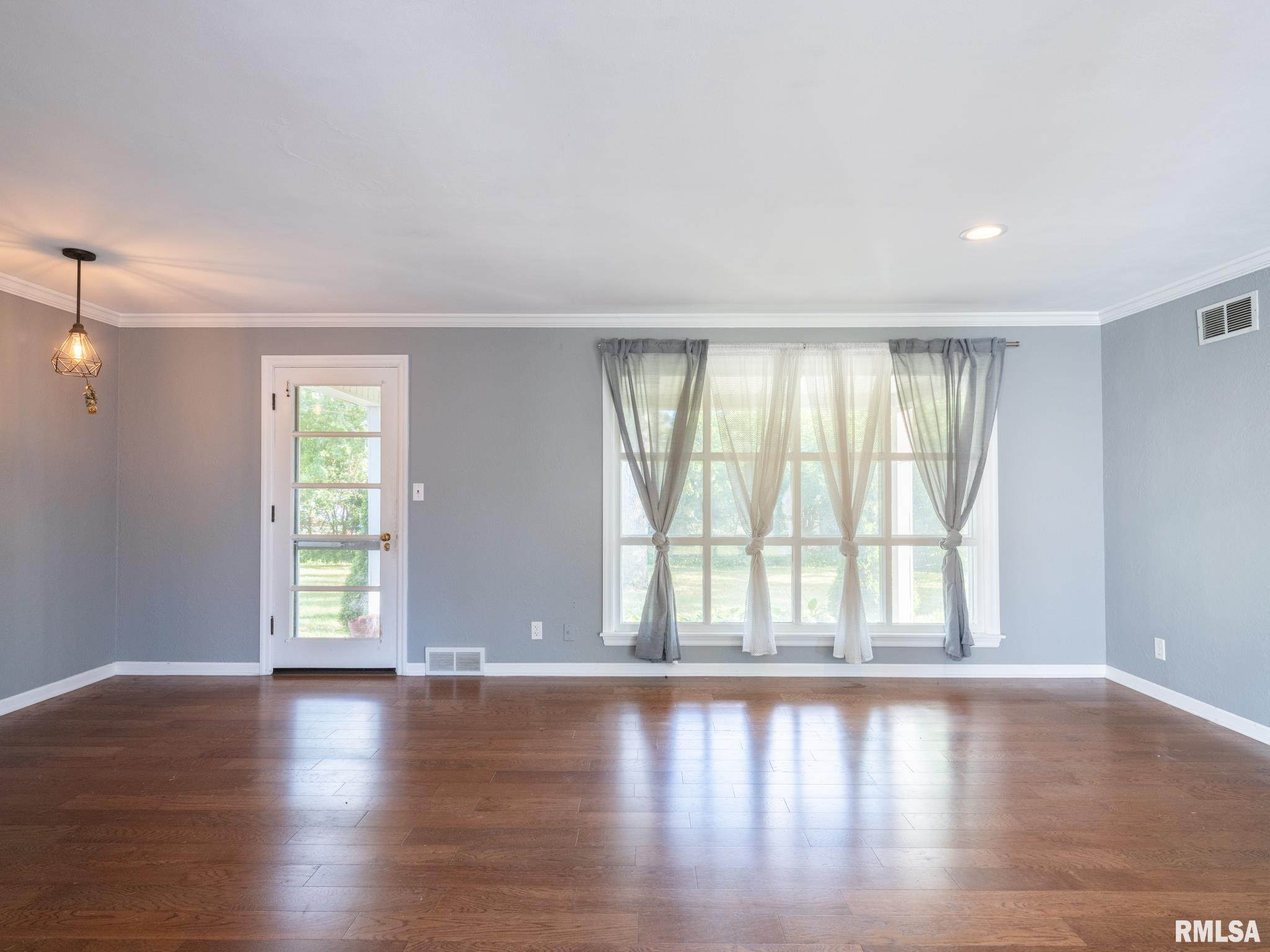 914 West Ridge Road Peoria, IL 61614 - Photo 4 of 34 Gallery Image 4