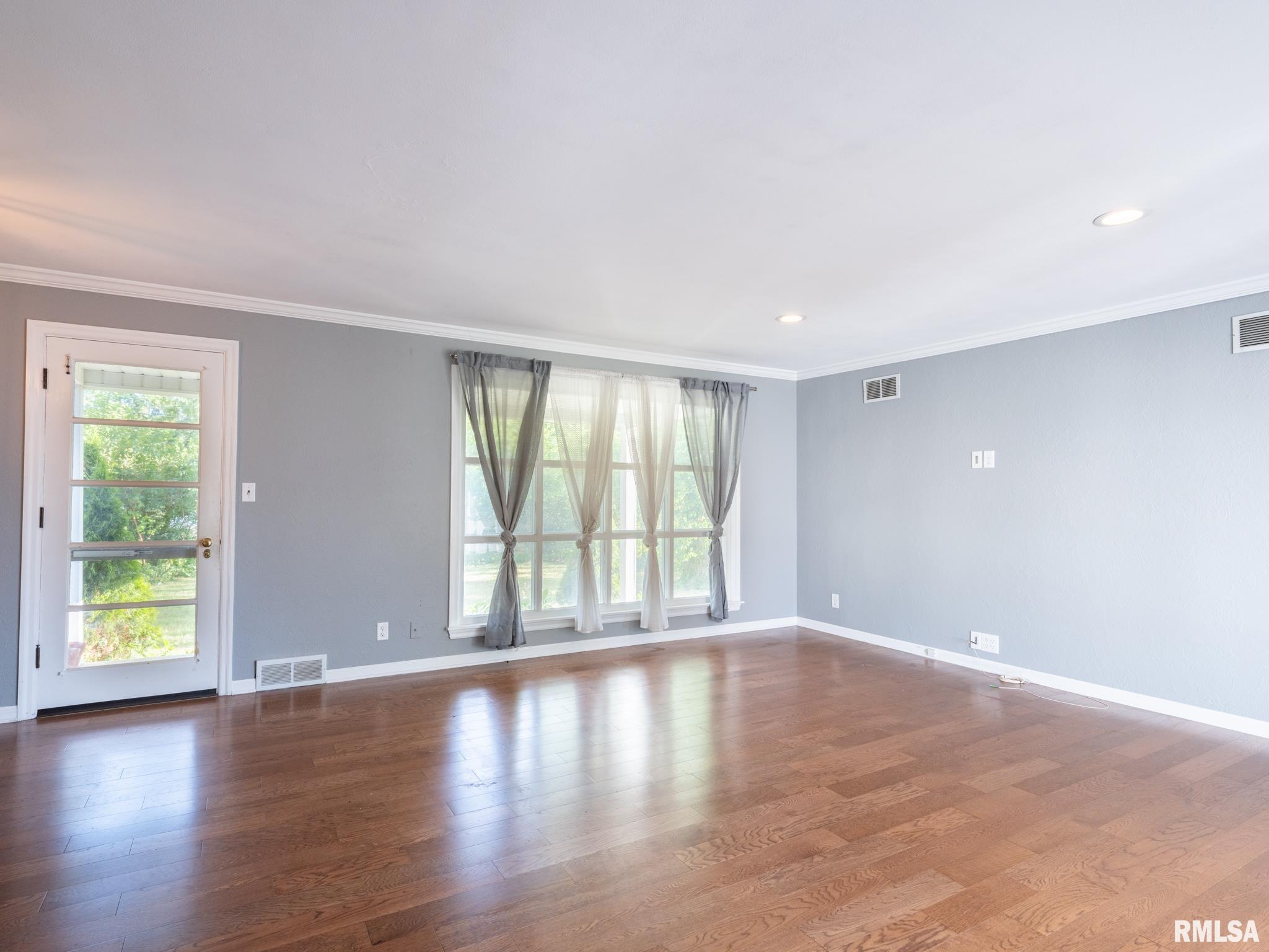 914 West Ridge Road Peoria, IL 61614 - Photo 5 of 34 Gallery Image 5