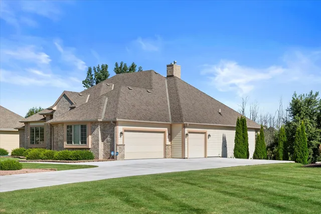 $1,099,900 | N37W22910 Wyndemere Drive, Pewaukee, WI 53072