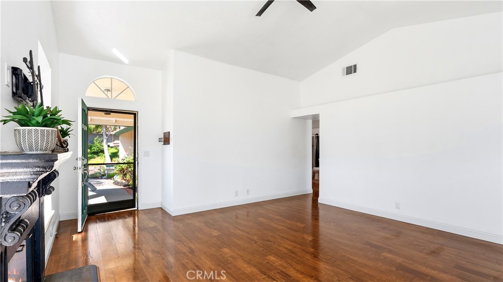 28924 Raintree Lane Saugus, CA 91390 - Photo 9 of 47