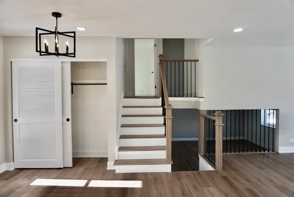 $615,999 | 2018 East Ivy Lane, Mount Prospect, IL 60056