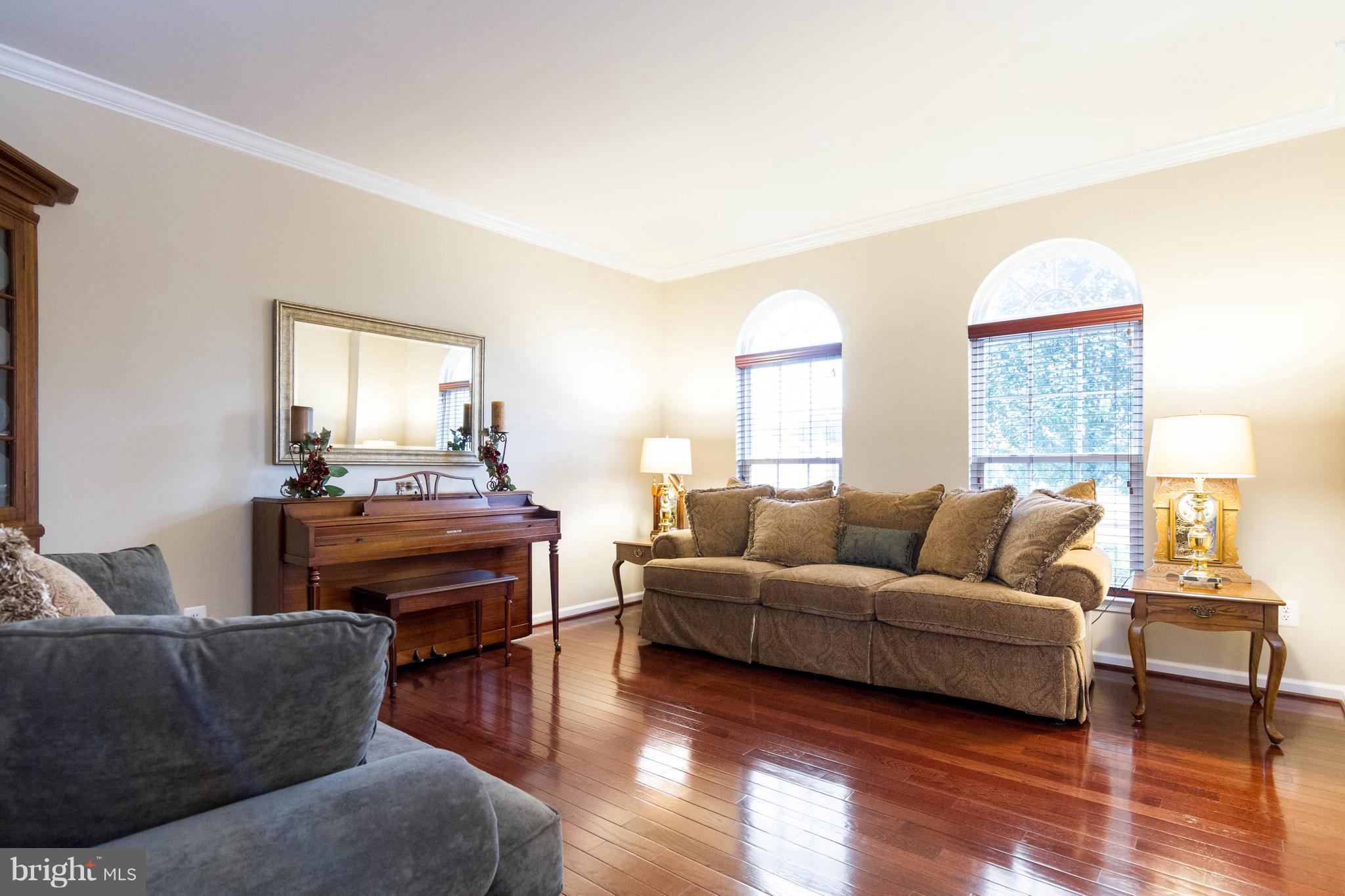 7300 Group Road Warrenton, VA 20187 - Photo 3 of 30 Living Room with Detailed Molding
